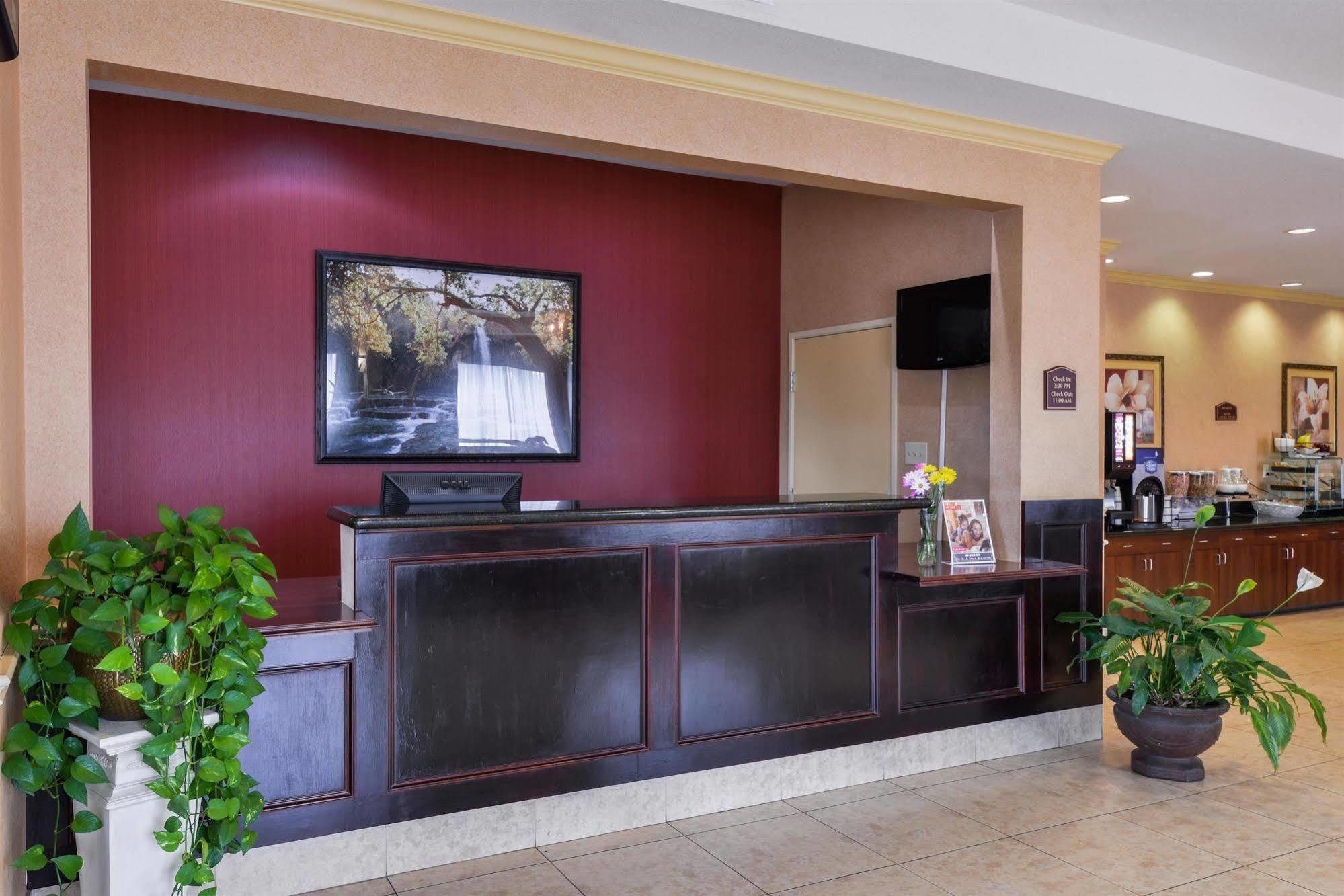 Americas Best Value Inn & Suites-Лівінґстон Екстер'єр фото