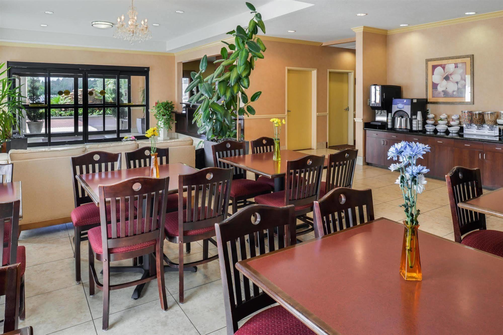 Americas Best Value Inn & Suites-Лівінґстон Екстер'єр фото