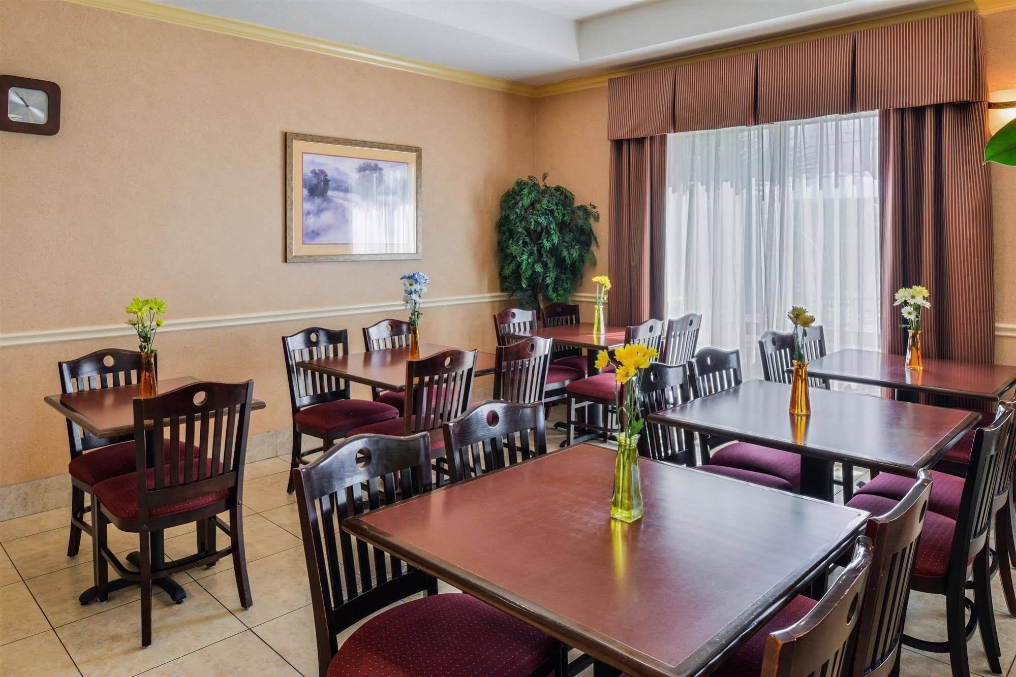 Americas Best Value Inn & Suites-Лівінґстон Екстер'єр фото