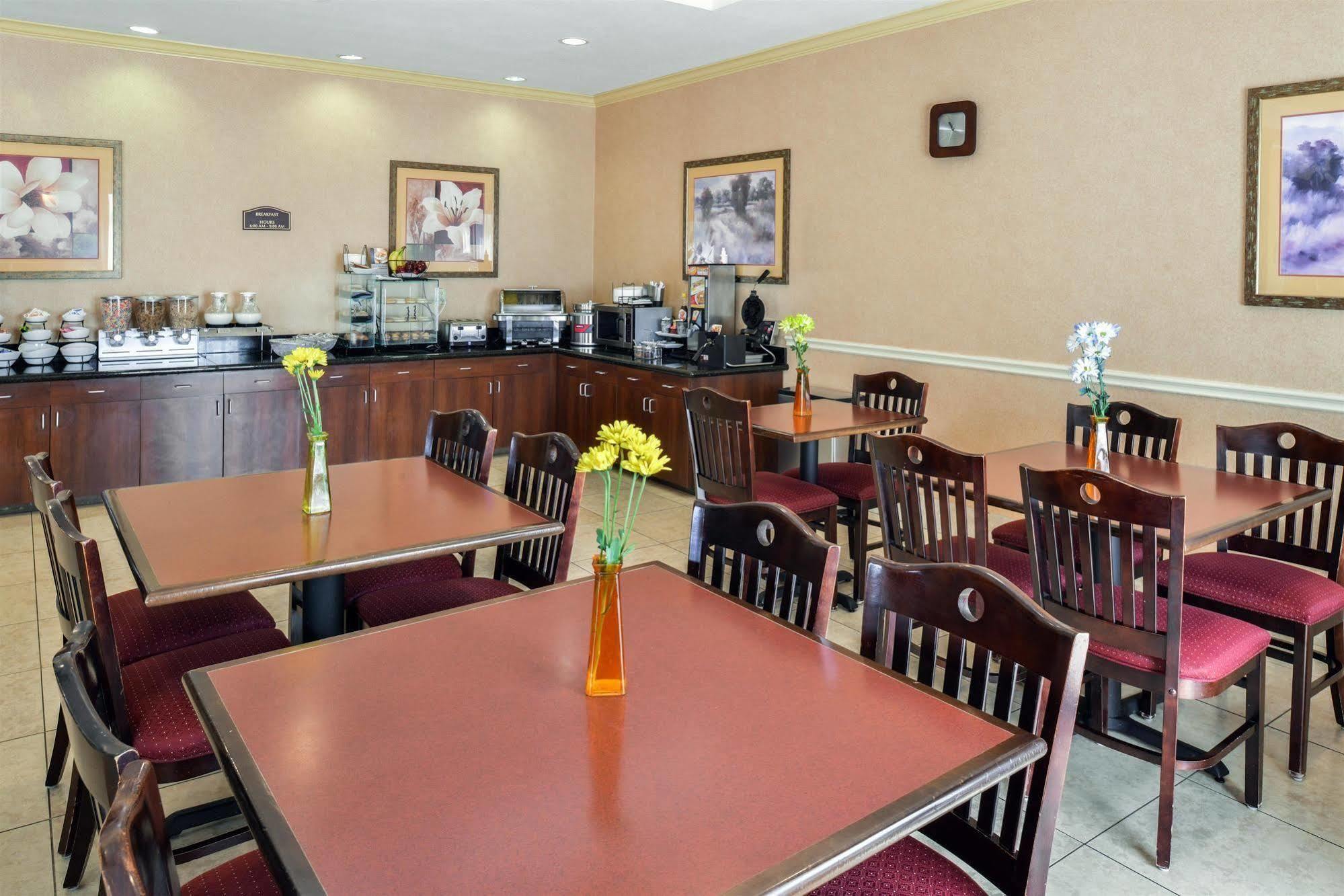 Americas Best Value Inn & Suites-Лівінґстон Екстер'єр фото
