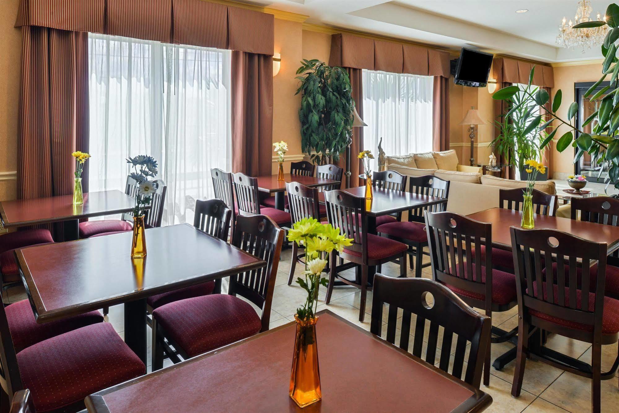 Americas Best Value Inn & Suites-Лівінґстон Екстер'єр фото