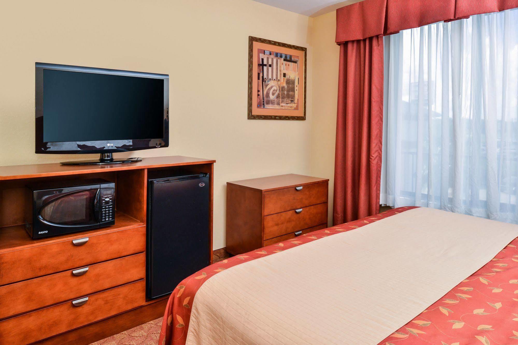 Americas Best Value Inn & Suites-Лівінґстон Екстер'єр фото
