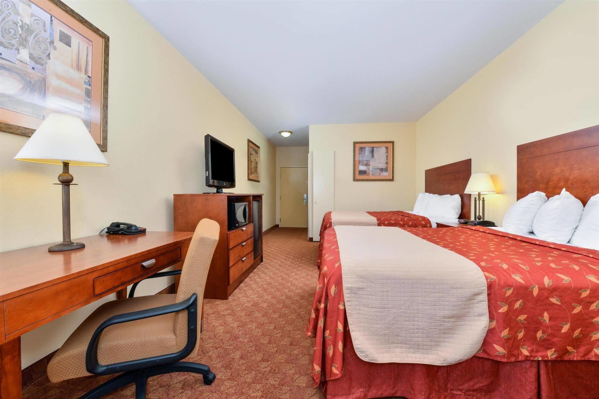 Americas Best Value Inn & Suites-Лівінґстон Екстер'єр фото